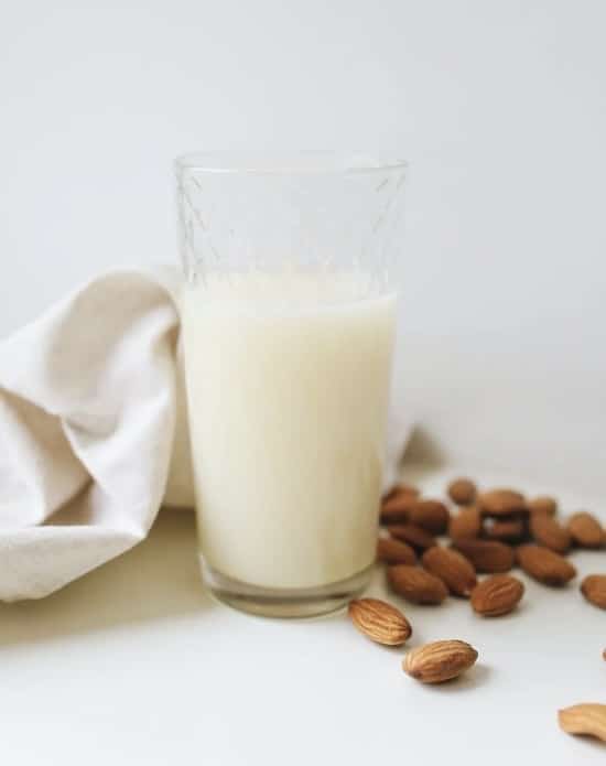 Raw-almonds-health-benefits-beauty
